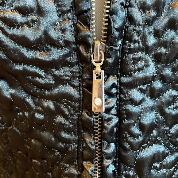 WHBM Thin Quilted Outer Vest Black - Picture 8 of 10